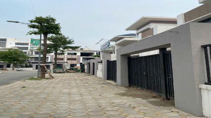 BÁN BIỆT THỰ THANH HÀ B1.1 BT02 DIỆN TÍCH 240M² MẶT TIỀN 12M HƯỚNG TÂY NAM ĐƯỜNG 14M NHÀ HOÀN THIỆN MẶT NGOÀI