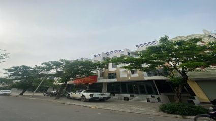 Bán Liền kề Thanh Hà B1.1 LK07 diện tích 100m2 mặt tiền 5m hướng Tây Nam đường 25m nhà xây hoàn thiện mặt ngoài giá cả hợp lý có thương lượng thêm cho khách thiện chí