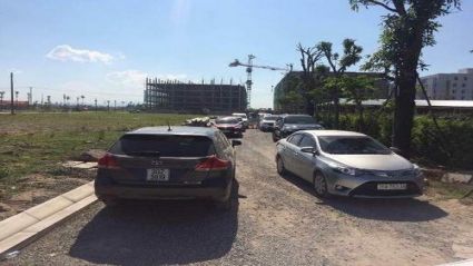 Người và ô tô "vây kín" dự án Thanh Hà Cienco5 Land những ngày mở bán